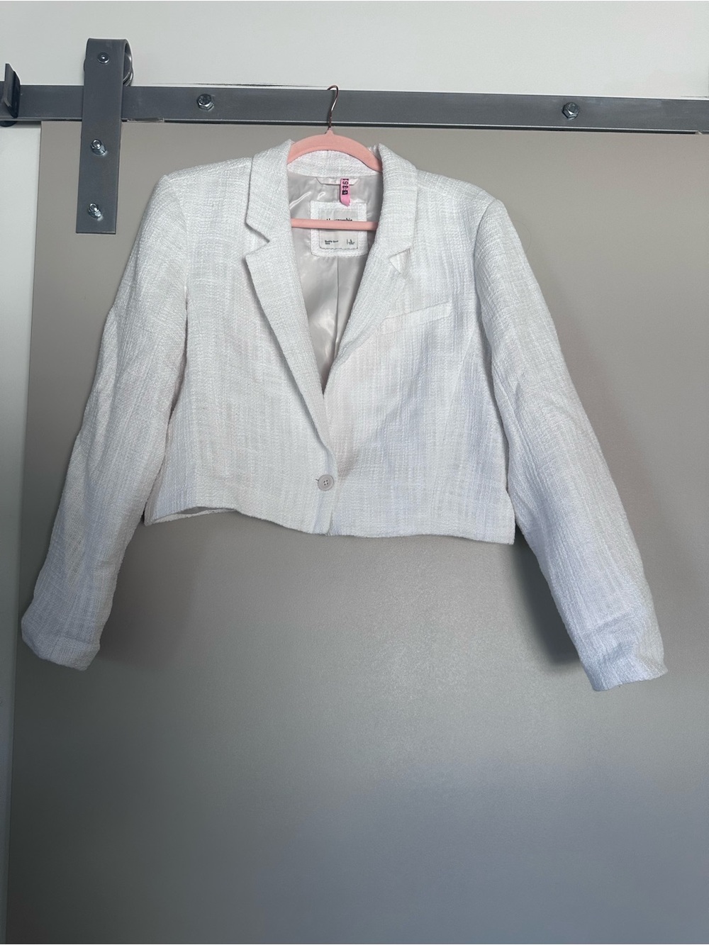 Abercrombie & Fitch White Cropped Textured Blazer Size L – Good Condition 🤍